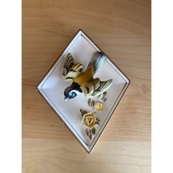 Lefton Japan Bird Wall Plaque #2889 – Mid-Century 1950s Ceramic 3D Bird & Roses - Picture 5 of 10